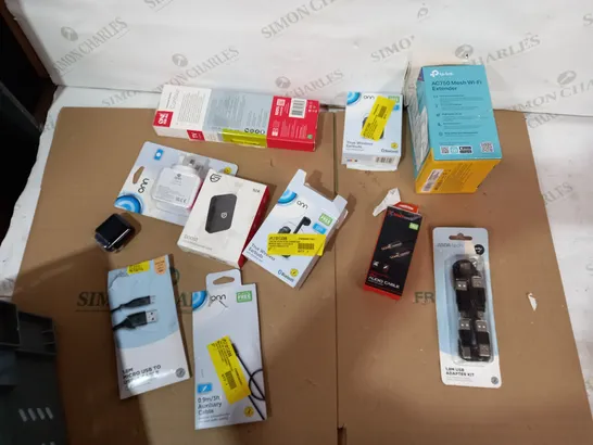 LOT OF APPROXIMATELY 10 ASSORTED ELECTRICAL ITEMS TO INCLUDE TP-LINK EXTENDER, BLACKWEB AUDIO CABLE, STK BOOST ETC