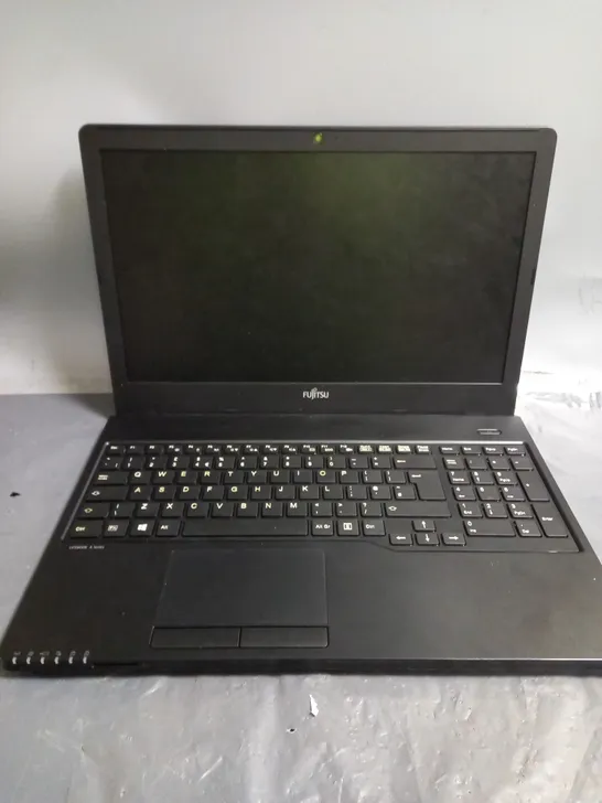 FUJITSU LIFEBOOK A555 BLACK