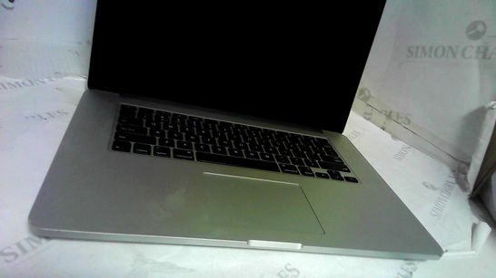 SILVER APPLE MACBOOK PRO I7 2.3 512GB SSD