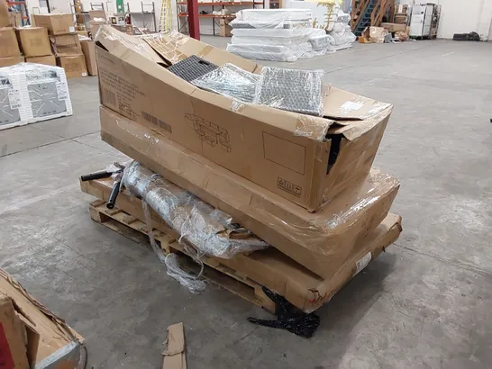 PALLET OF GARDEN FURNITURE PARTS