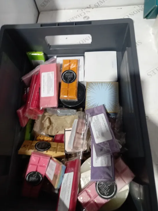 BOX OF ASSORTED HOUSEHOLD ITEMS TO INCLUDE CANDLES, WAX MELTS ETC