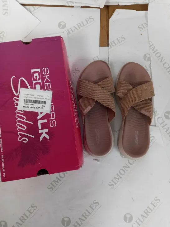 BOXED PAIR OF SKECHERS ON THE GO 600 STRETCH FIT CROSS BAND SLIDE ROSE GOLD SANDALS - SIZE 5