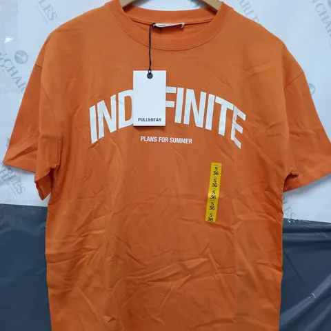 PULL & BEAR INDEFINITE PLANS FOR SUMMER TEE IN ORANGE - SMALL