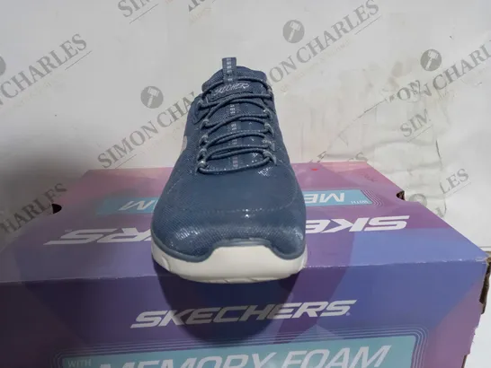 BOXED PAIR OF SKECHERS MEMORY FOAM TRAINERS IN PURPLE UK SIZE 7