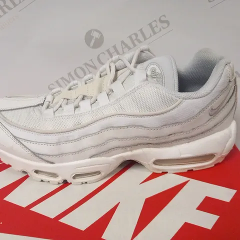 BOXED NIKE AIR MAX 95 ESSENTIAL SIZE 7.5