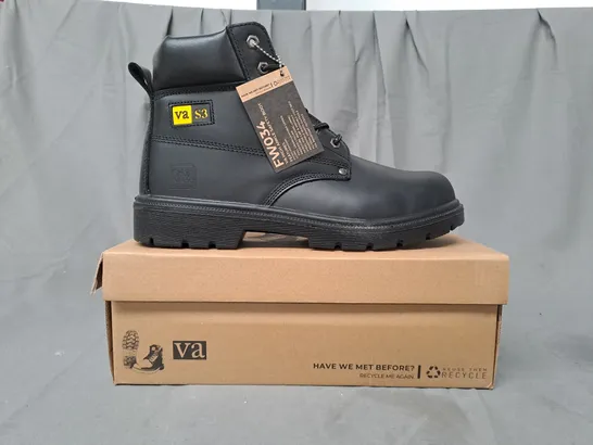 BOXED PAIR OF VA HIGH ANKLE SAFETY BOOTS IN BLACK UK SIZE 12