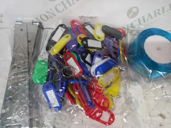 LOT OF APPROXIMATELY 10 ASSORTED HOUSEHOLD ITEMS TO INCLUDE ZINC STRAP HINGE PAIR, BAG OF KEY TAGS, PEACOCK BLUE SATIN RIBBON, ETC