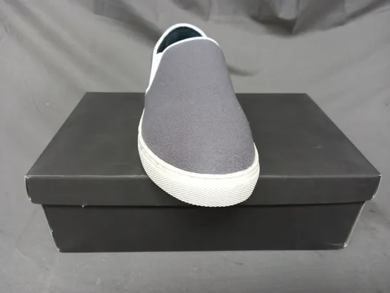 BOXED PAIR OF NEWNEU TOKYO SLIP-ON SHOES IN GREY EU SIZE 36.5