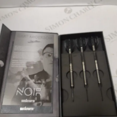 UNICORN GARY ANDERSON NOIR DARTS SET