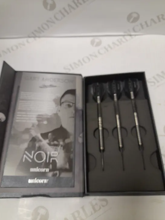 UNICORN GARY ANDERSON NOIR DARTS SET