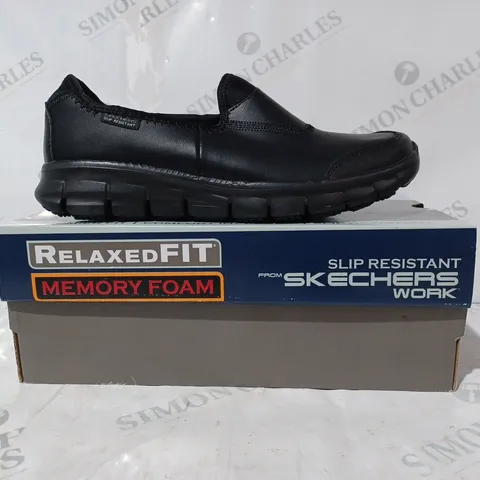 BOXED PAIR OF SKECHERS WORK RELAXED FIT SLIP-RESISTANT SHOES IN BLACK SIZE 6