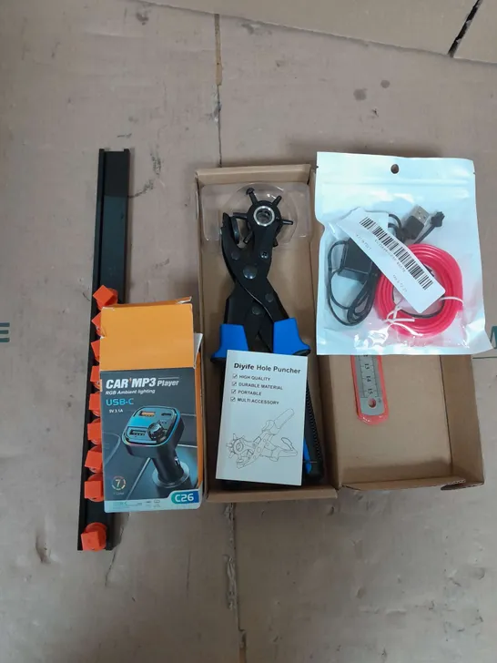 BOX OF ASSORTED CAR ITEMS TO INCLUDE - DIYIFE HOLE PUNCH - CAR USB - SOCKET STORAGE / COLLECTION ONLY 