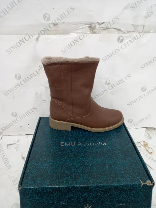 EMU AUSTRALIA "KERIE" LEATHER BOOTS - UK SIZE 9, OAK