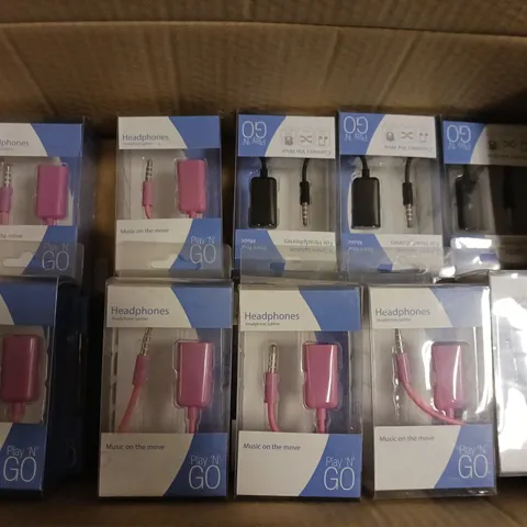 BOX OF APPROX. 15 PLUG N GO HEADPHONES SPLITTER 