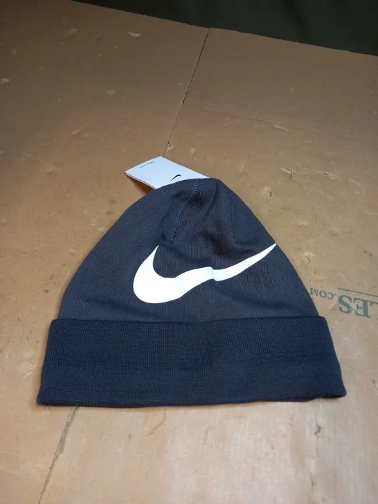 GREY NIKE HAT 