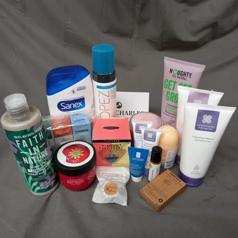 APPROXIMATELY 20 ASSORTED COSMETIC PRODUCTS TO INCLUDE THE BODY SHOP STRAWBERRY BODY YOGHURT, HEALTHSPAN THICKENING CAFFEINE SHAMPOO, LA ROCHE POSAY FOAMING GEL ETC. 