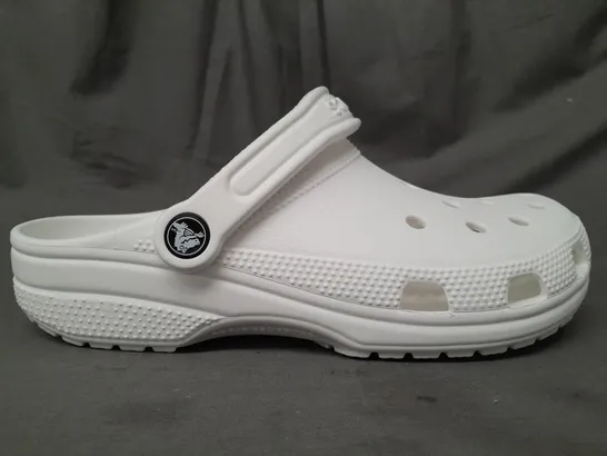 PAIR OF CROCS CLASSICS IN WHITE UK SIZE M6/W7