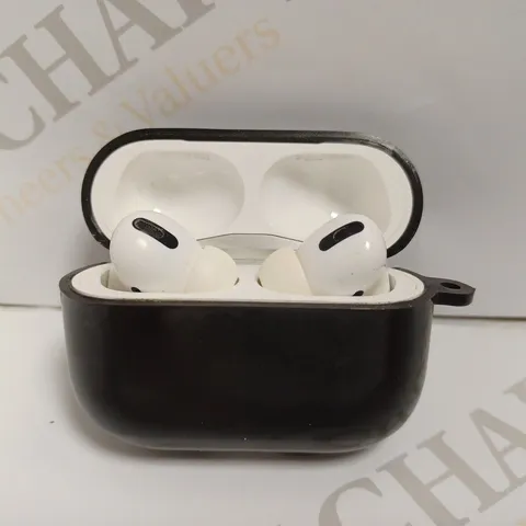 WHITE TRUE WIRELESS EARBUDS WITH CASE