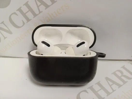 WHITE TRUE WIRELESS EARBUDS WITH CASE