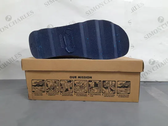 BOXED PAIR OF MERCREDY SLIPPERS IN GREY EU SIZE 38