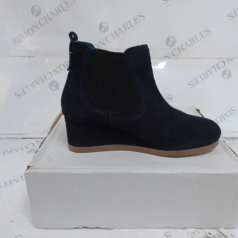 BOXED PAIR OF WHITE STUFF ISSY SUEDE WEDGE BOOTS IN NAVY BLUE - UK SIZE 6