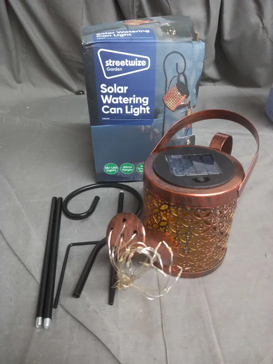 BOXED STREETWIZE GARDEN SOLAR WATERING CAN LIGHT