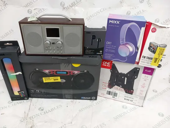 LARGE QUANTITY OF ASSORTED ELECTRICALS TO INCLUDE; MIXX ON EAR WIRED HEADPHONES, ONE FOR ALL NTV BRACKET, BLUETOOTH CD BOOMBOX AND LIGHT BAR