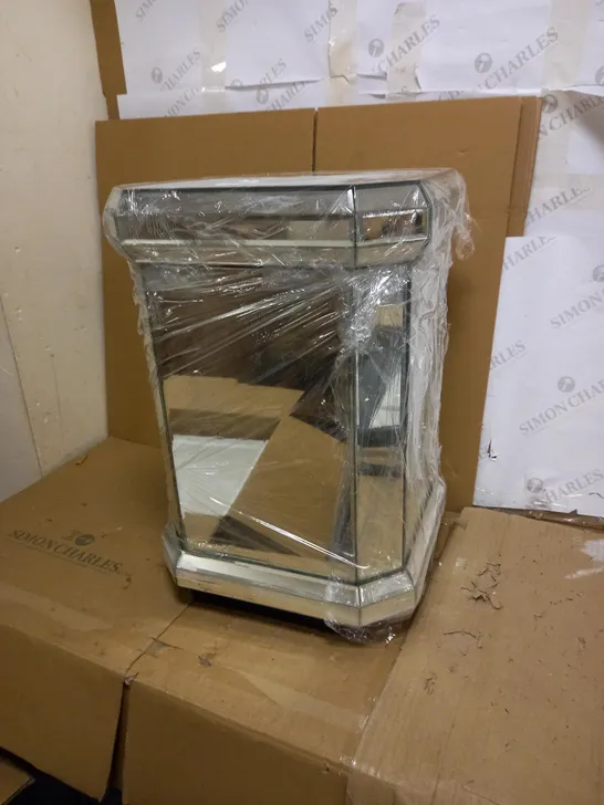 BOXED MIRRORED PLINTH LAMP TABLE RRP £159.99