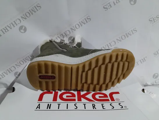 BOXED PAIR OF RIEKER WATER RESISTANT WARM LINED HIKING BOOTS IN KHAKI - SIZE 6