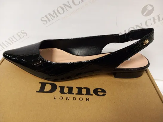 BOXED DUNE BLACK SYNTHETIC FLAT POINT QUILT HEEL SIZE 6