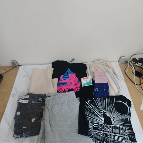 BOX OF ASSORTED CLOTHING ITEMS TO INCLUDE SOCK'S, TOPS, JOGGERS ETC 