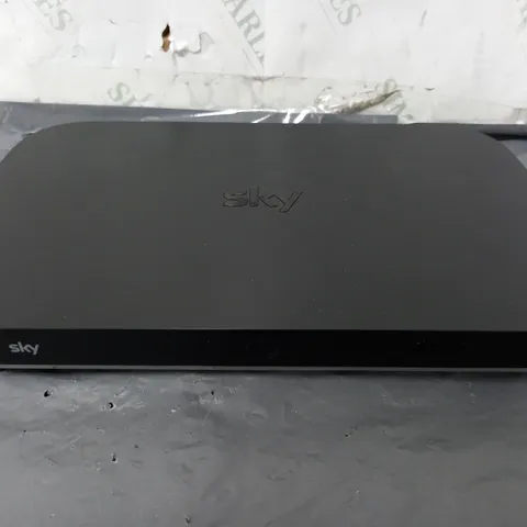 SKY Q BOX - ES140