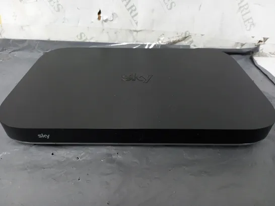 SKY Q BOX - ES140