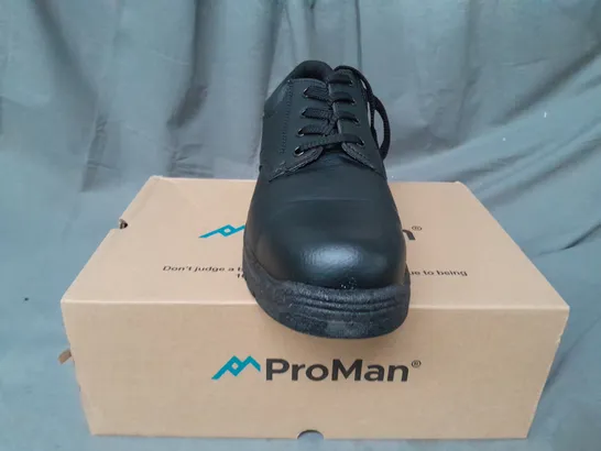 BOXED PAIR OF PROMAN CHUKKA SAFETY SHOES IN BLACK UK SIZE 11