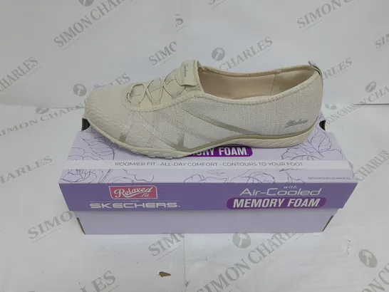 SKETCHERS BREATHE EASY TRAINER - NATURAL SIZE UK 7