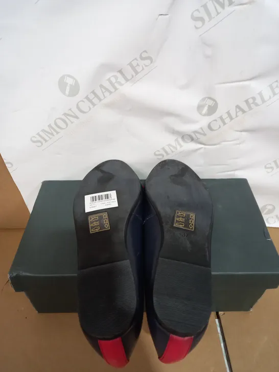 PAIR OF BOXED PENELOPE LEATHER BALLERINA PUMPS SIZE 37