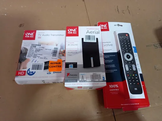 LOT OF 3 ONEFORALL ITEMS TO INCLUDE TV AUDIO TRANSMITTER, EVOLVE REMOTE AND INDOOR AERIAL