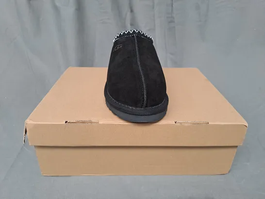 BOXED PAIR OF UGG SHOES IN BLACK UK SIZE 5