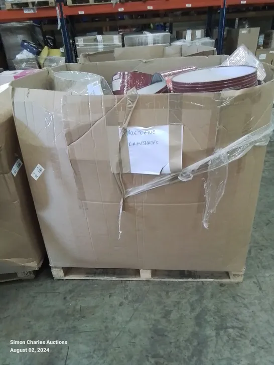 PALLET CONTAINING VARIOUS HOME LIGHT FITTINGS AND LAMP SHADES 