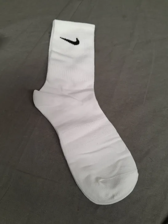 BOXED NIKE JUST DO IT WHITE SOCKS - SIZE UNSPECIFIED 