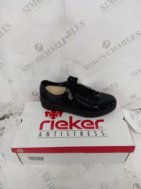 BOXED PAIR OF RIEKER TRAINERS WITH ZIP IN BLACK UK SIZE 3.5