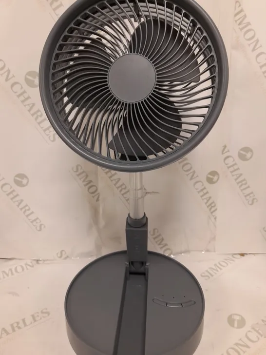 BOXED BELL & HOWELL RECHARGEABLE EXTENDABLE DESK & FLOOR FAN IN GREY