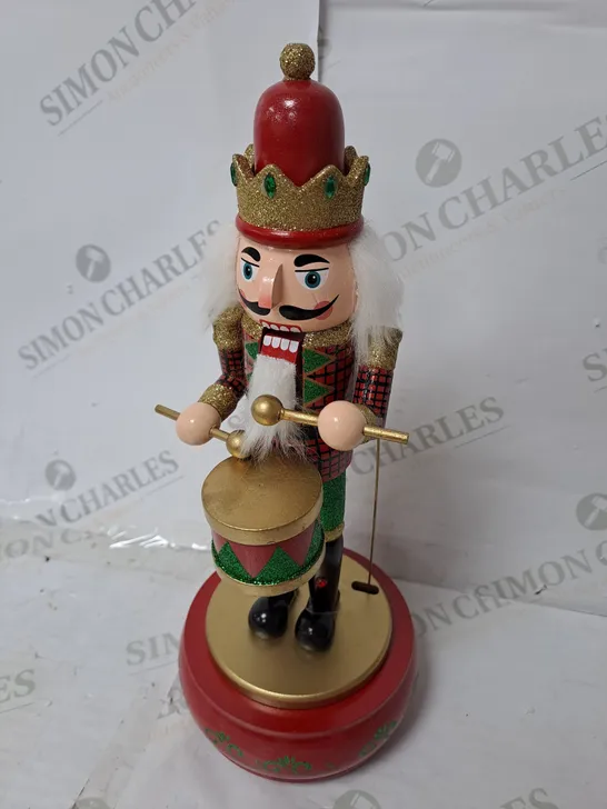 BOXED OUTLET 32CM WOODEN ANIMATED MUSICAL NUTCRACKER