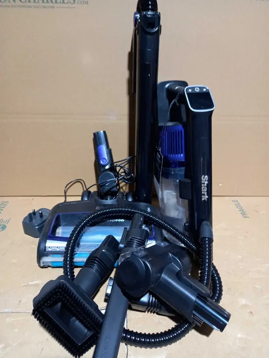 SHARK COMPLETE HOME CORDLESS STICK VACUUM