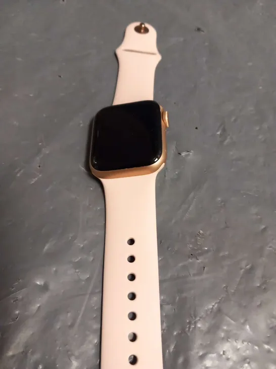 APPLE WR-50M SERIES 4 WRIST WATCH