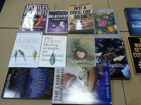 LOT OF ASSORTED BOOKS TO INCLUDE BERNARD CORNWALL, EVELYN HUGO AND JOHN ROUSH