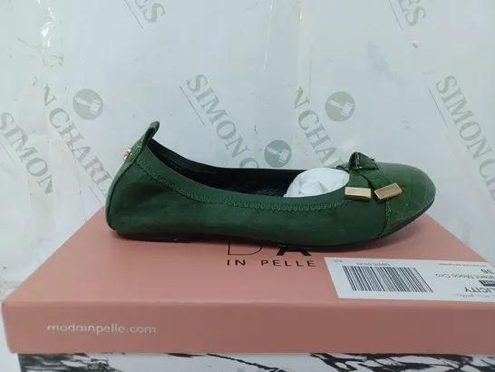 BOXED PAIR OF MODA IN PELLE FELLICITY BALLET SHOES IN GREEN SIZE 3 