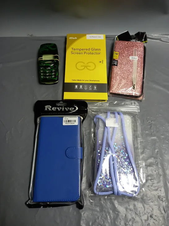 LOT OF APPROXIMATELY 20 MOBILE PHONE ACCESSORIES TO INCLUDE SCREEN PROTECTORS AND CASES