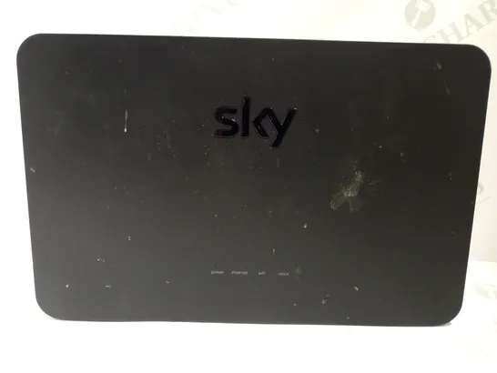 SKY Q BROADBAND HUB 4 - BLACK SR203