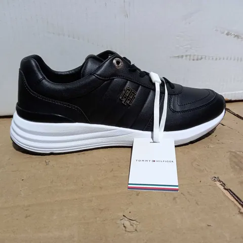 BOXED TOMMY HILFIGER PAIR OF BLACK TRAINERS UK SIZE 6